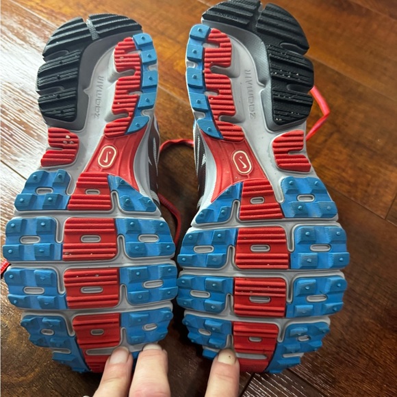 Nike Dynamic Red and Blue Athletic Shoes - Picture 4 of 4